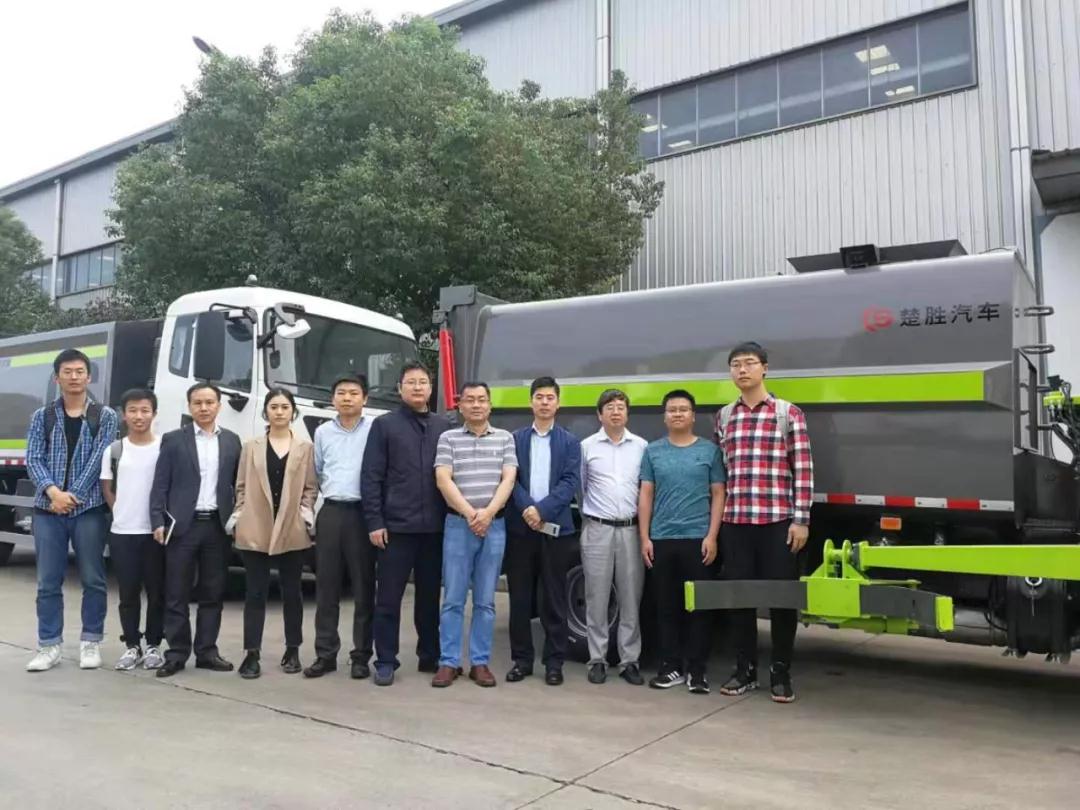 驚艷！“智能機械臂”自裝卸式垃圾車震撼問世